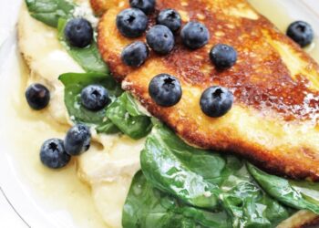 Omelette Soufflée aux Épinards et au Brie