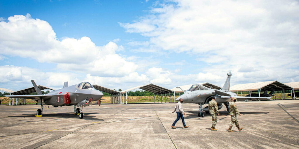 F-35 américain ou Rafale français : lequel est le meilleur avion ? 1 27481442lpw 27481450 mega une jpg 10986285