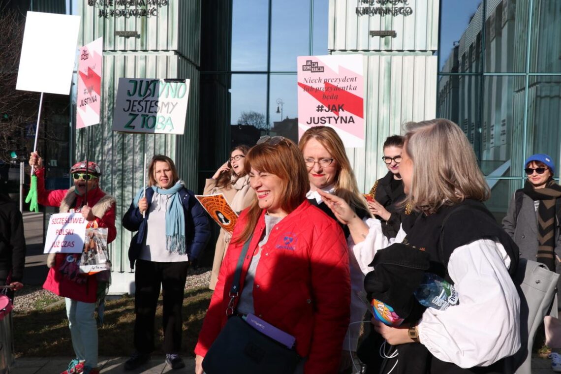 Qui est Justyna Wydrzyńska, symbole de la lutte pour le droit à l'avortement en Pologne ? 12 5174eaf sirius fs upload 1 7enzou00pqdh 1741278482979 justyna photoemmalarbi