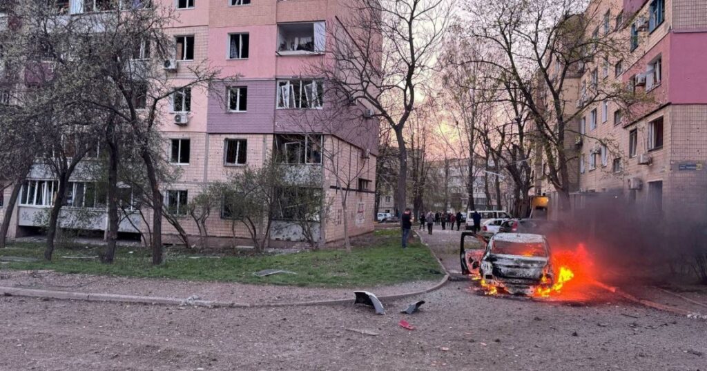 Attaque russe à Kryvyï Rih : l'Ukraine déplore 18 victimes, dont des enfants 1 2025 04 04T183159Z 807800475 RC26RDADHR50 RTRMADP 3 UKRAINE CRISIS ATTACK KRYVYI RIH 1743792706