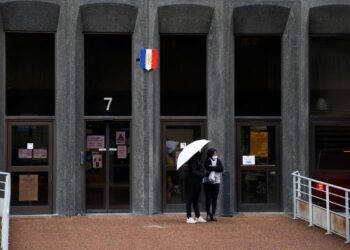 Accusée de “fichage” des étrangers, la préfecture de Seine-Saint-Denis se défend.