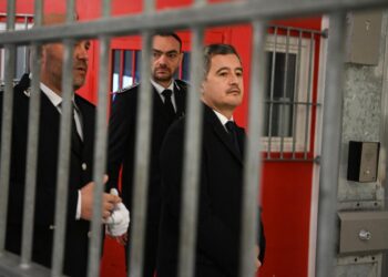 Comment Gérald Darmanin recrute les agents de surveillance pour ses futures prisons de haute sécurité.