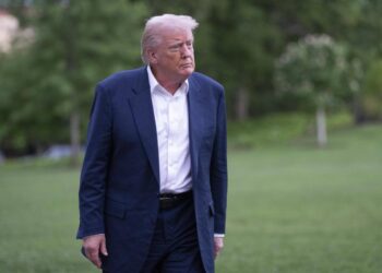 Trump annonce des droits de douane de 100 % sur les films importés.