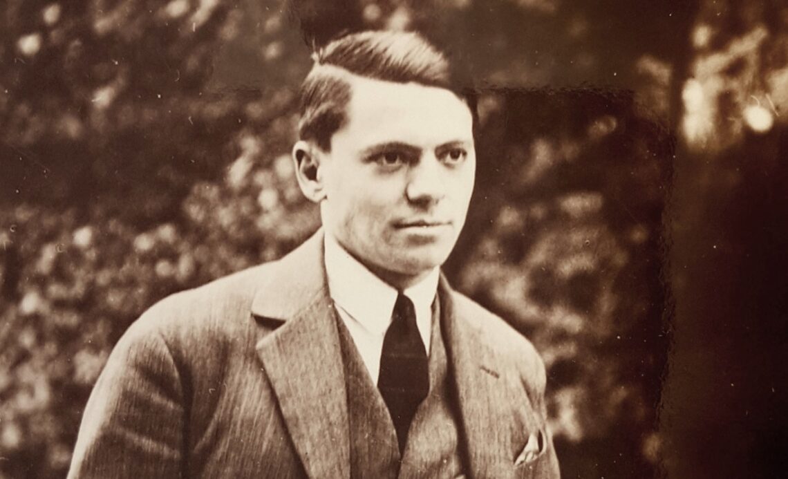 Un film sur Jean Moulin en cours de préparation avec une étoile française. 4 Un film sur Jean Moulin en cours de preparation avec