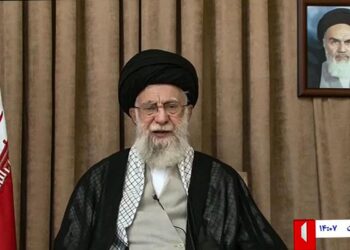 Le guide suprême iranien Khamenei minimise l’impact des frappes américaines et proclame « la victoire » de l’Iran.