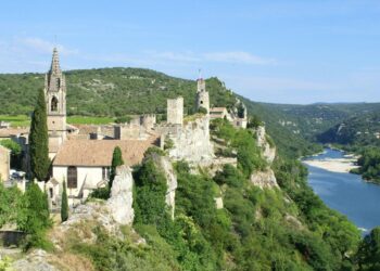 Voyage sur les routes du Gard : d’Aiguèze à Barjac via Montclus.