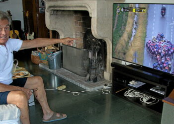 Le Tour de France vu depuis le canapé de Gérard Holtz : « Je suis un survivor »