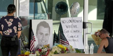 Après la disparition de l’activiste pro-Trump Charlie Kirk, républicains et démocrates s’affrontent.