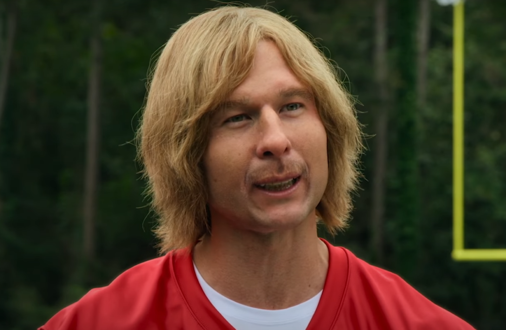 Chad Powers sur Disney+ : Glen Powell méconnaissable dans la bande-annonce ! 1 Chad Powers sur Disney Glen Powell meconnaissable dans la