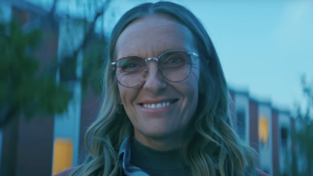 <p><strong>Wayward : Toni Collette explore les sombres secrets de l'adolescence dans la nouvelle série Netflix</strong></p> 1 Wayward Toni Collette explore les sombres secrets de ladolescence